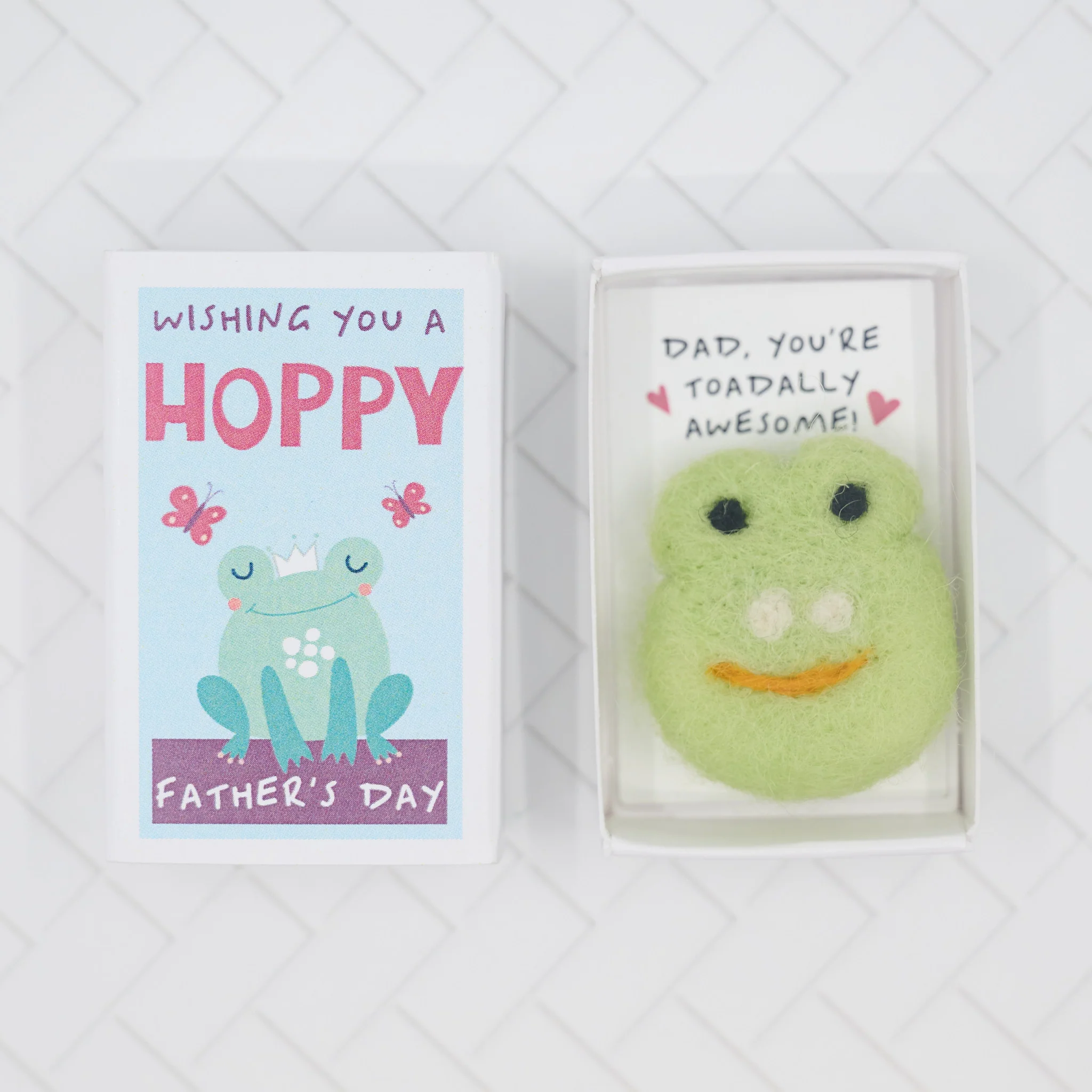 Hoppy Father's Day wool felt frog - Image 3