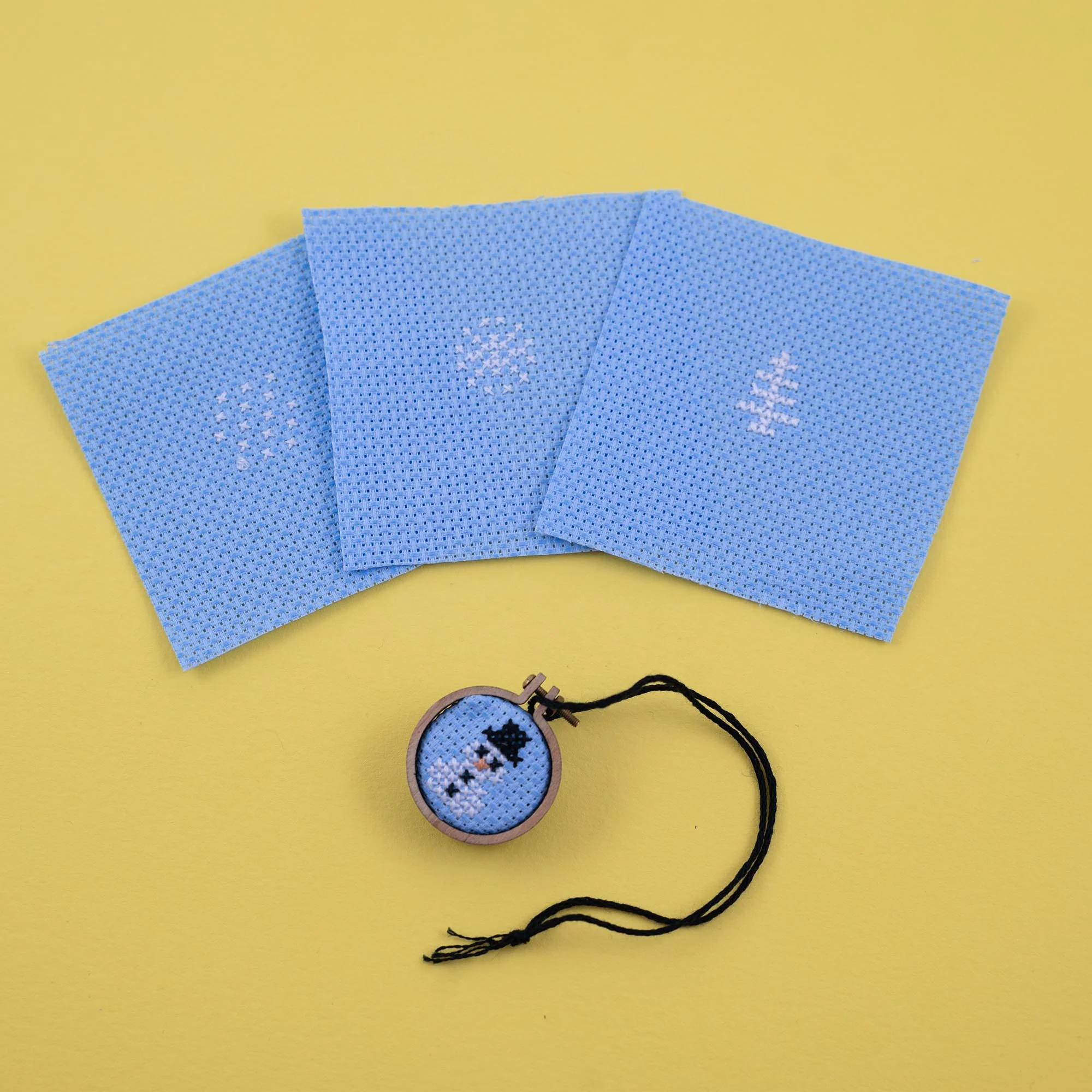 Make Your Own Christmas Bauble Let It Snow Cross Stitch Kit - Image 4